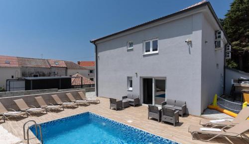 Deluxe Villa