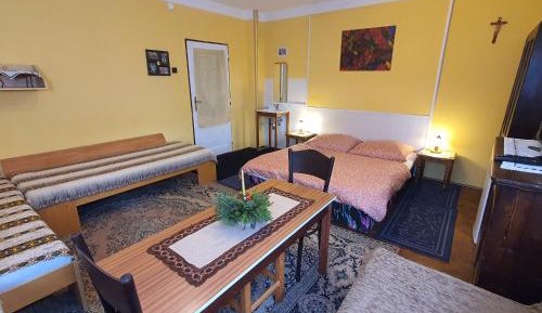 Quadruple Room with Shared Bathroom