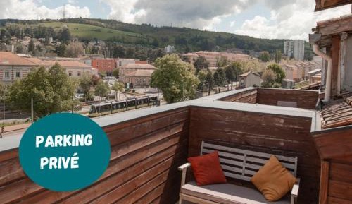 One-Bedroom Apartment with View