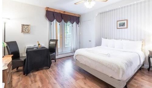 Queen Suite with Spa Bath