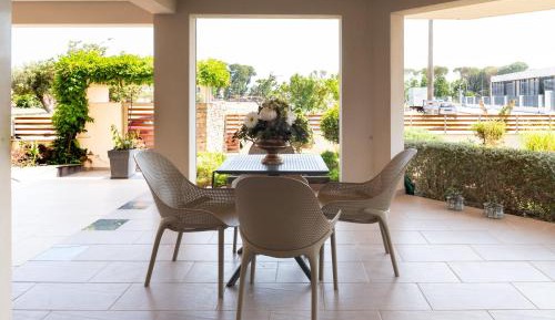 Two-Bedroom Deluxe Apartment with Garden View