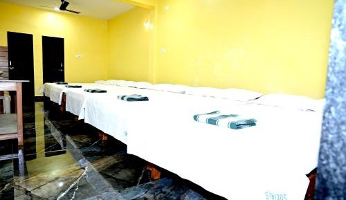 8-Bed Mixed Dormitory Room