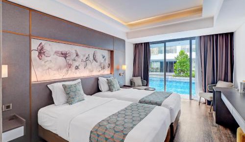 Suite with Pool View
