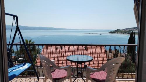 One-Bedroom Apartment with Sea View