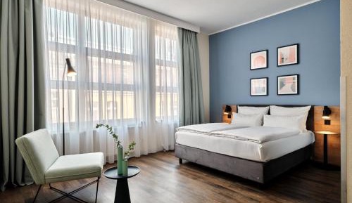 Standard Queen Room