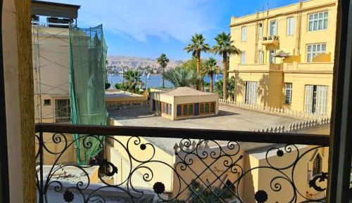 One-Bedroom Apartment with View