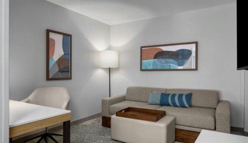 One King Bed Suite, 1 Bedroom Suite, 1 King, Sofa bed (Mobility &amp; Hearing Accessible w/ Tub)