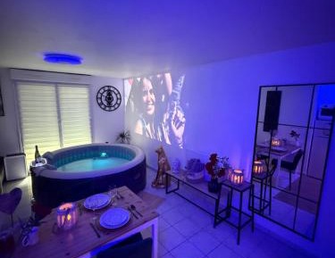 Deluxe Suite with Spa Bath