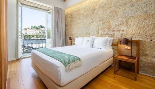 One-Bedroom Apartment with Balcony