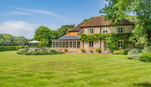 Seven-Bedroom House