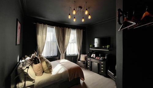 Deluxe Double Room with Shower