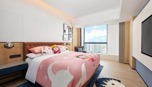 Pink Sweet Themed Family King Room with City View