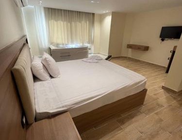 Queen Room with Spa Bath