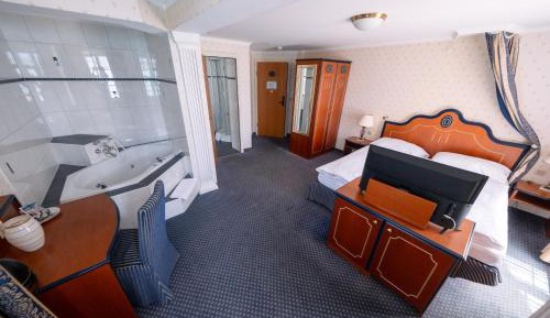 Double Room with Spa Bath