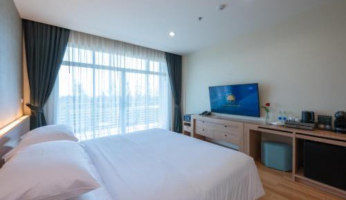 Deluxe Double or Twin Room with Mountain View