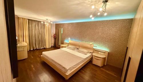 Three-Bedroom Deluxe Apartment