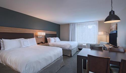 Studio Queen Room with Two Queen Beds and Adapted Tub – Mobility Accessible