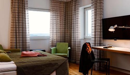 Standard Queen Room