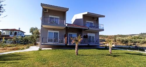 Deluxe One-Bedroom Apartment with Garden View