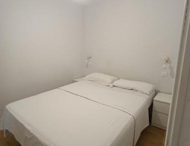 Deluxe One-Bedroom Apartment