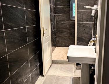 Basic Triple Room with Shared Bathroom