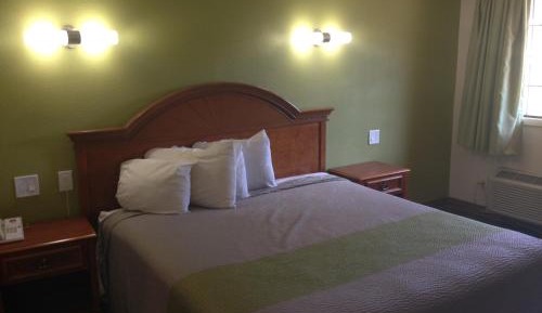 King Room - Non-Smoking