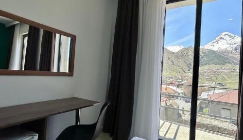 Double or Twin Room with Mountain View