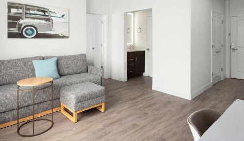 1 Bedroom Suite, 1 Queen, Sofa bed