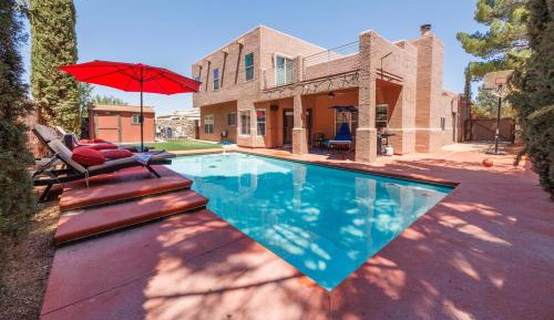 Four-Bedroom Holiday Home