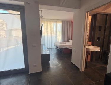Deluxe Queen Suite