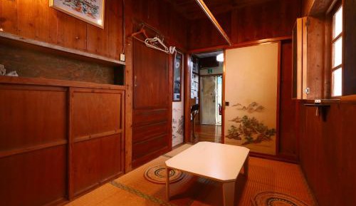 Economy Triple Room with Shared Bathroom