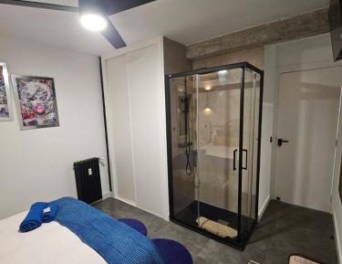 Deluxe Double Room with Shower