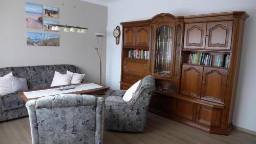 Two-Bedroom Apartment with Shower 