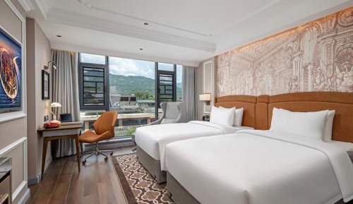 Twin Room with View