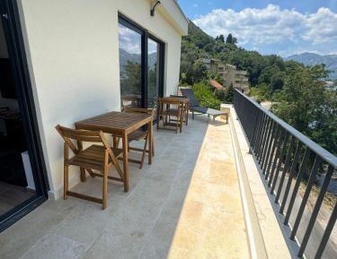 One-Bedroom Apartment with Sea View