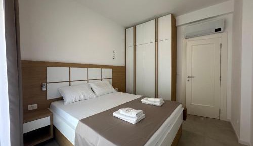 One-Bedroom Deluxe Apartment