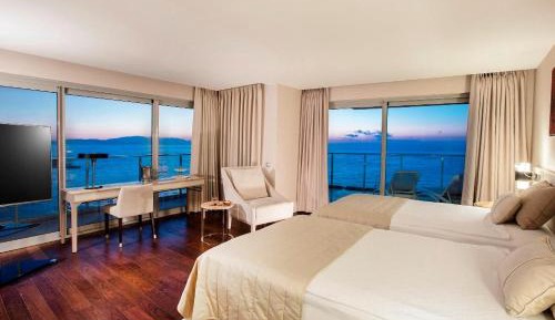 Deluxe Room with Sea View