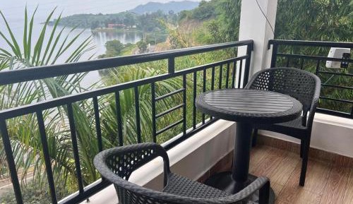 Apartment with Lake View