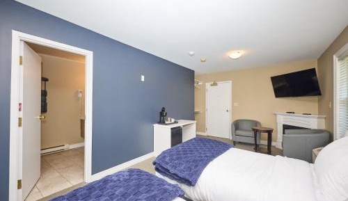 Twin Room with City View