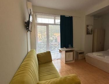 Double or Twin Room with Mountain View