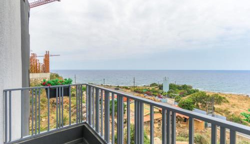 One-Bedroom Apartment with Sea View and Balcony