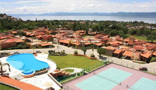 Two-Bedroom Apartment with Lake View