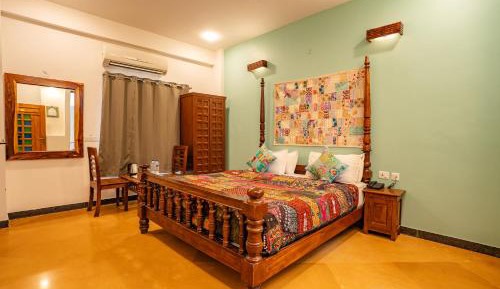 Room #1474187403