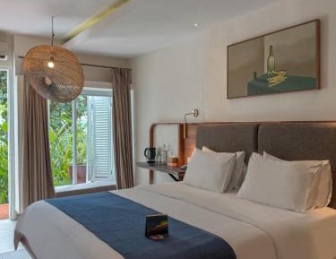 Deluxe Double or Twin Room with Pool Access