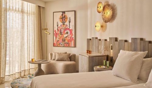 General Admission Queen Room