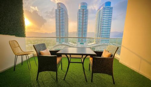 Deluxe Two-Bedroom Apartment with Garden View