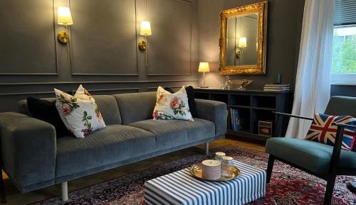 Three-Bedroom Apartment with Mountain View