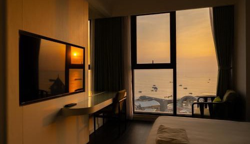 Sole Casa Premium 2BR Apartment w Kiss Bridge View