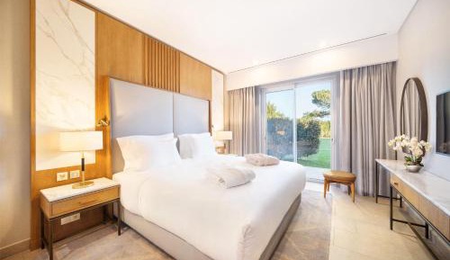 One Bedroom Sunset Suite