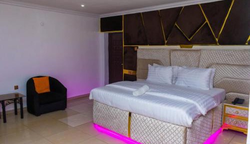 Deluxe Family Suite